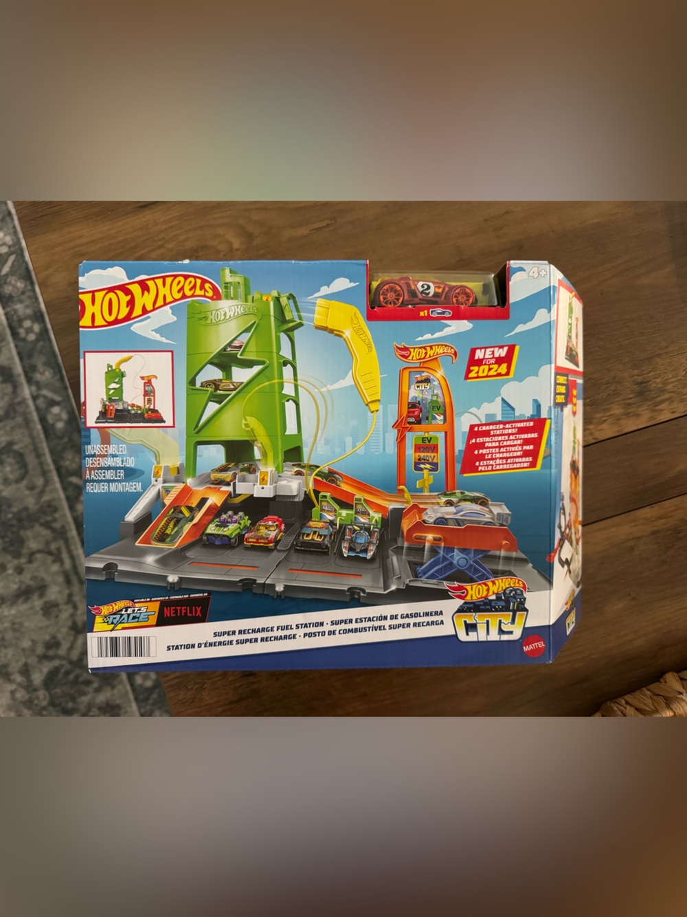 Hot Wheels City Super Recharge Fuel Station Playset - Green & Yellow